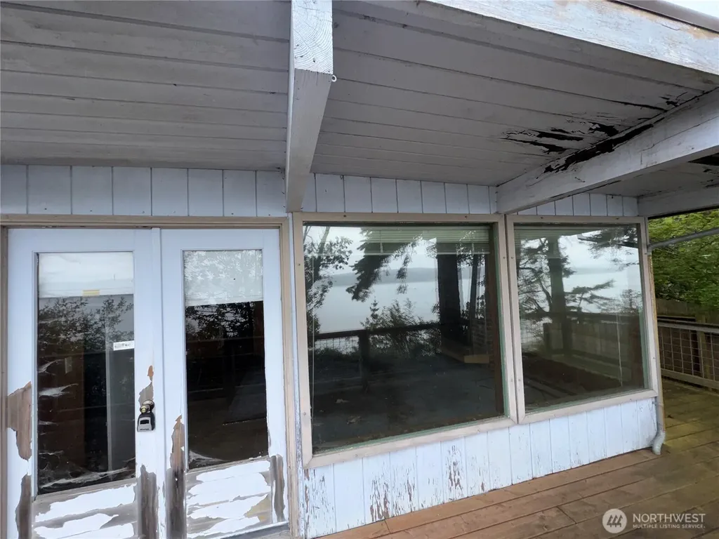 1284 Dines Point Road Greenbank WA 98523