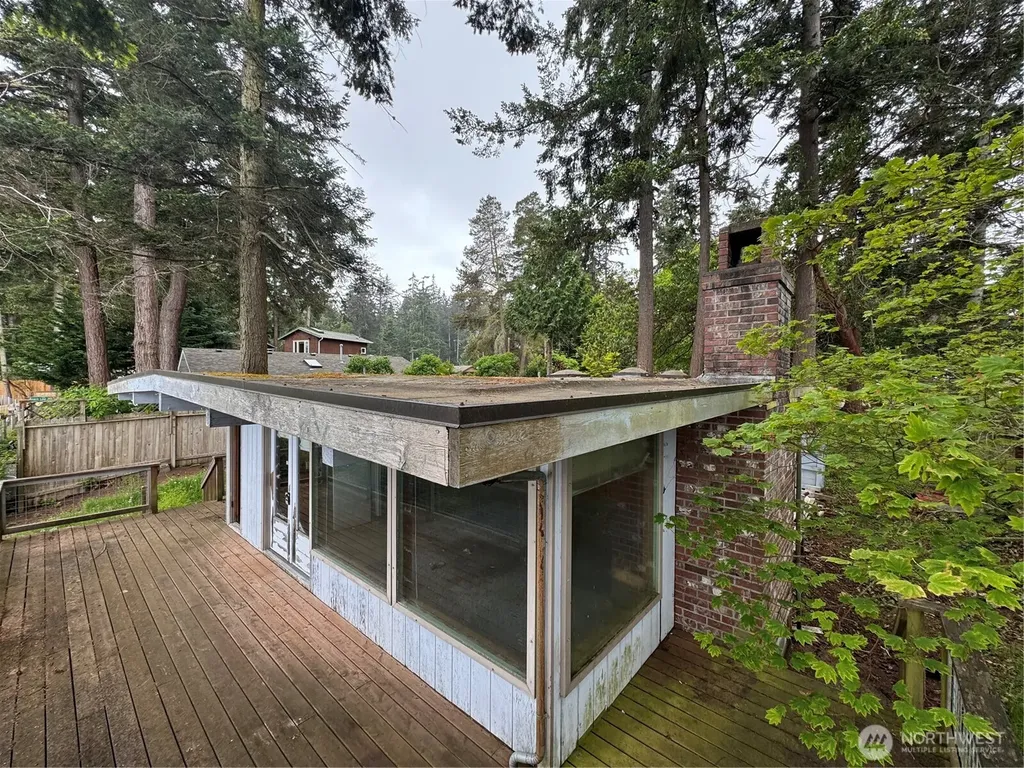 1284 Dines Point Road Greenbank WA 98523