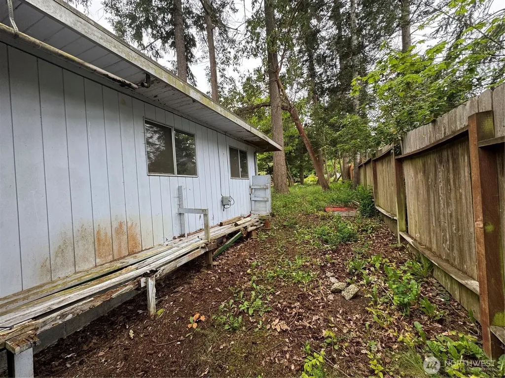 1284 Dines Point Road Greenbank WA 98523