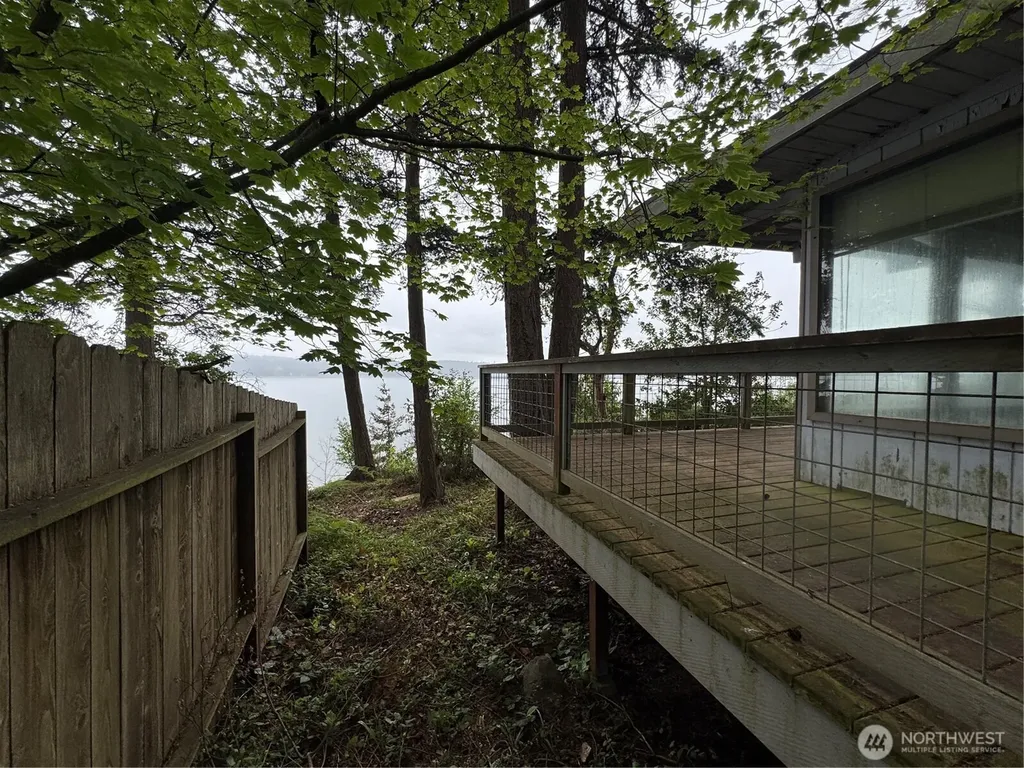 1284 Dines Point Road Greenbank WA 98523