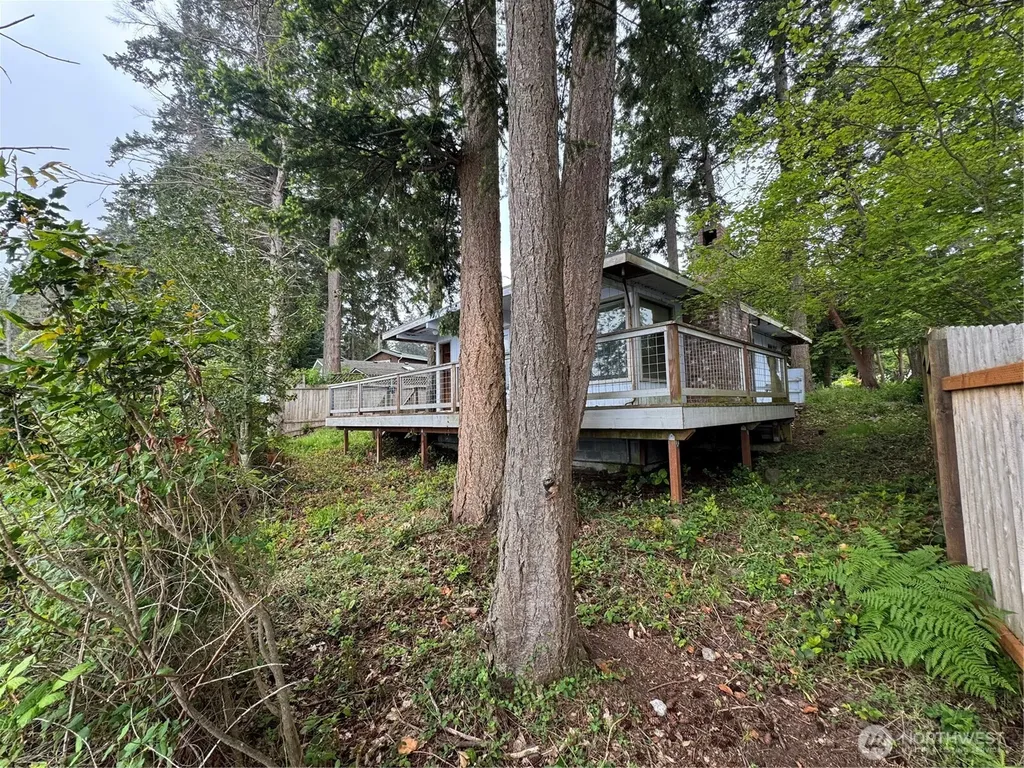 1284 Dines Point Road Greenbank WA 98523