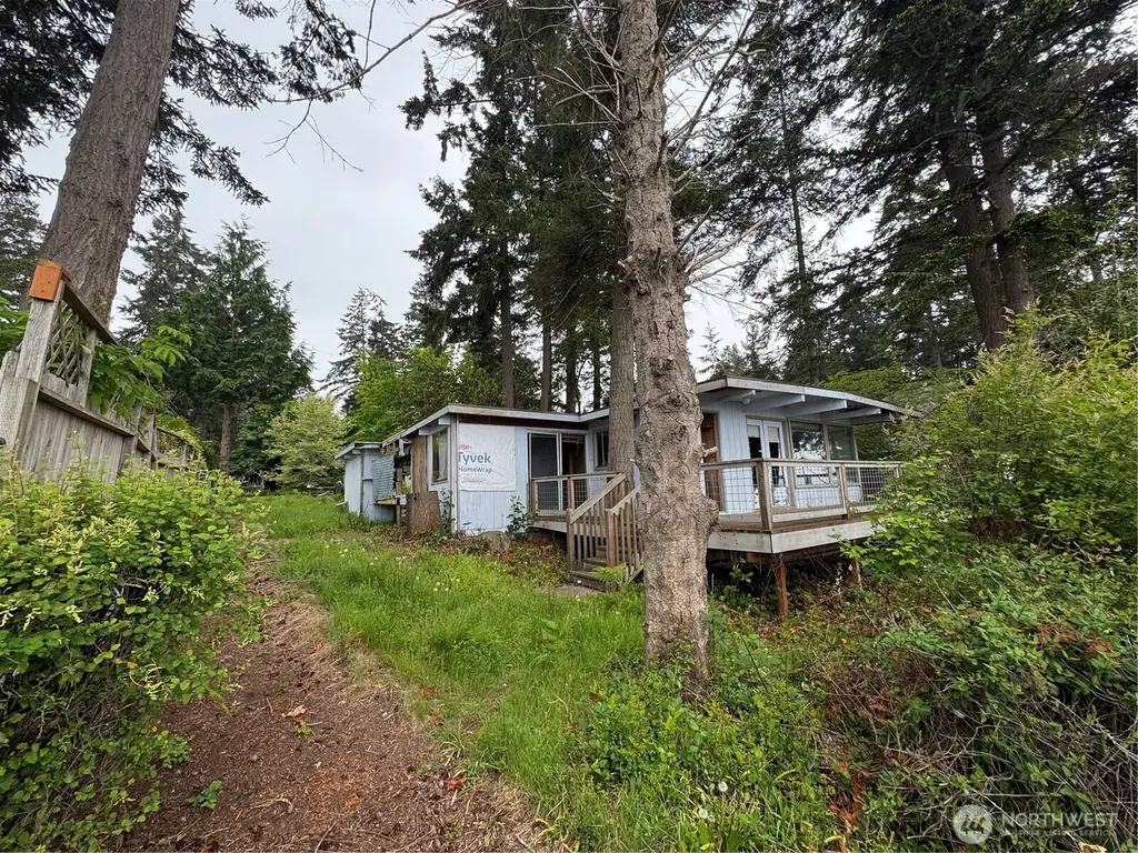 1284 Dines Point Road Greenbank WA 98523