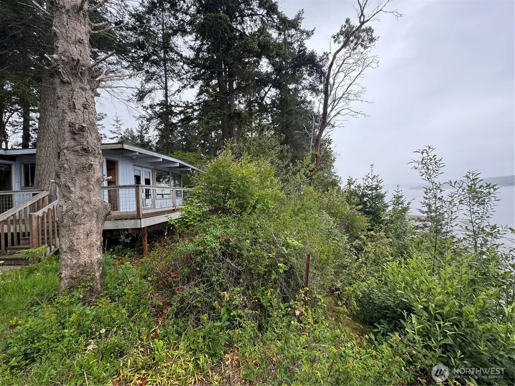 1284 Dines Point Road Greenbank WA 98523