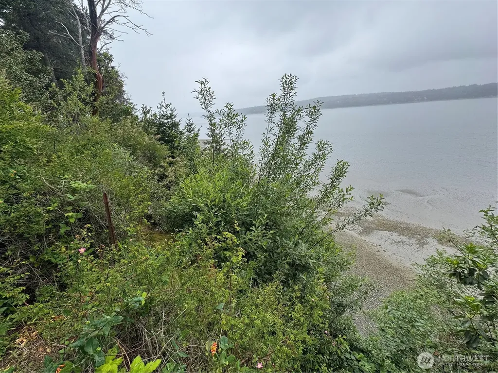 1284 Dines Point Road Greenbank WA 98523