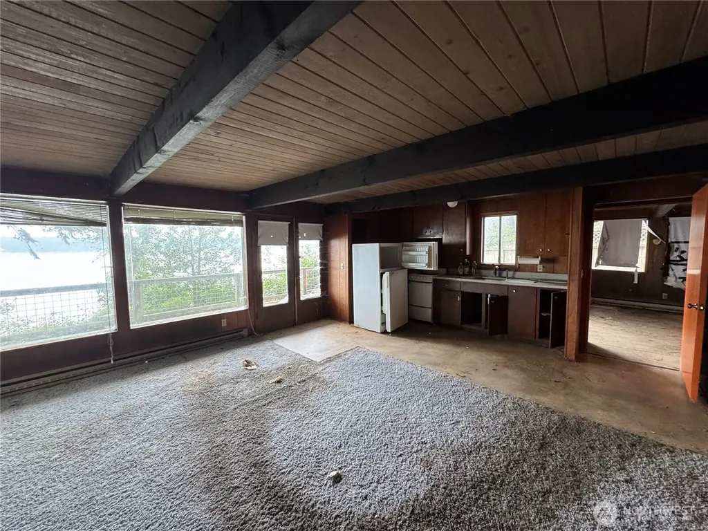1284 Dines Point Road Greenbank WA 98523