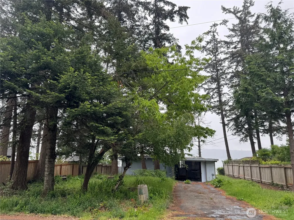 1284 Dines Point Road Greenbank WA 98523