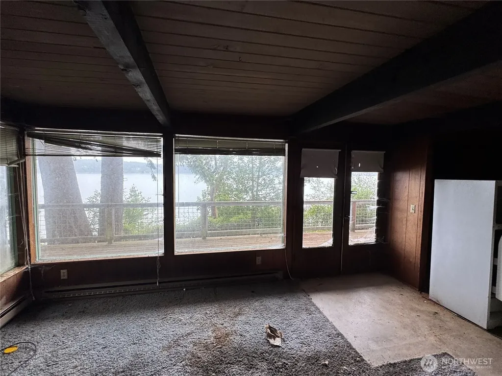 1284 Dines Point Road Greenbank WA 98523
