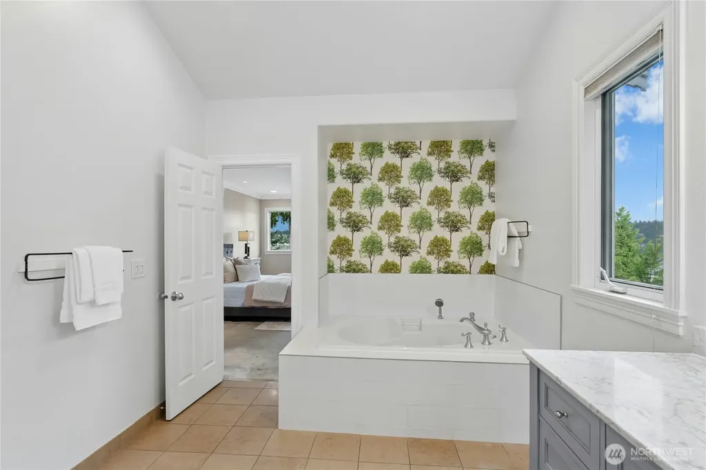 13130 Holmes Point Drive NE Kirkland WA 98034