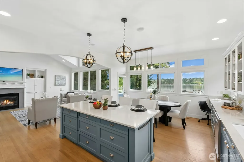 13130 Holmes Point Drive NE Kirkland WA 98034