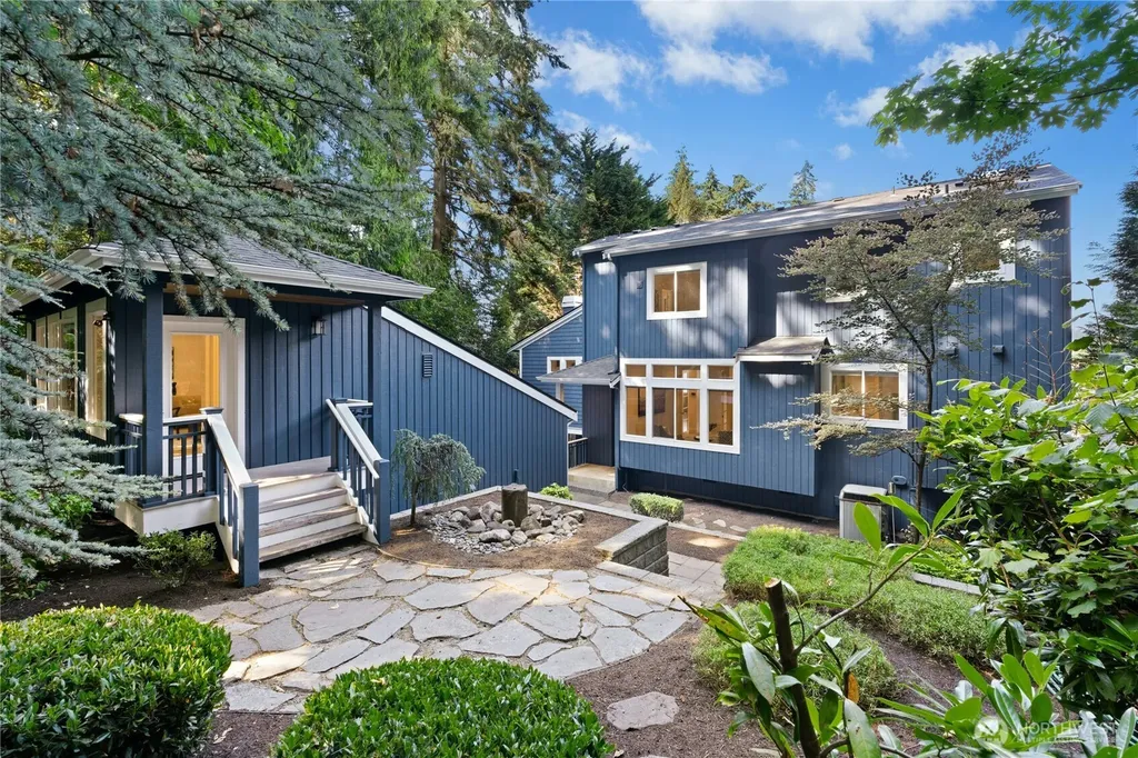 13130 Holmes Point Drive NE Kirkland WA 98034