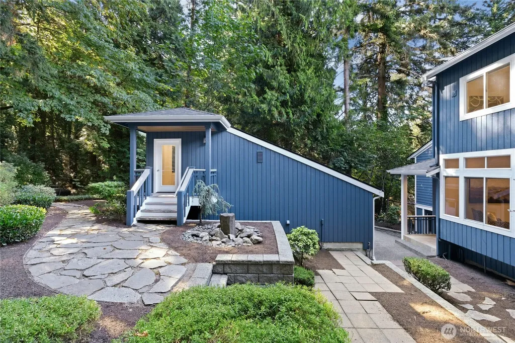 13130 Holmes Point Drive NE Kirkland WA 98034