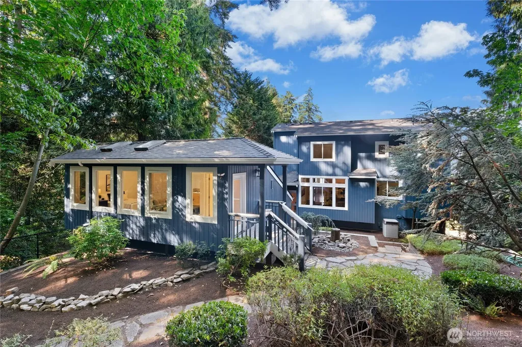 13130 Holmes Point Drive NE Kirkland WA 98034