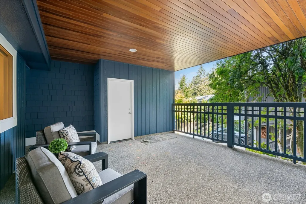 13130 Holmes Point Drive NE Kirkland WA 98034
