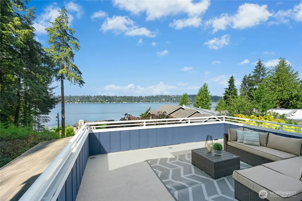 13130 Holmes Point Drive NE Kirkland WA 98034