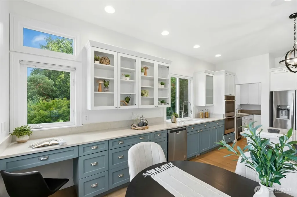 13130 Holmes Point Drive NE Kirkland WA 98034