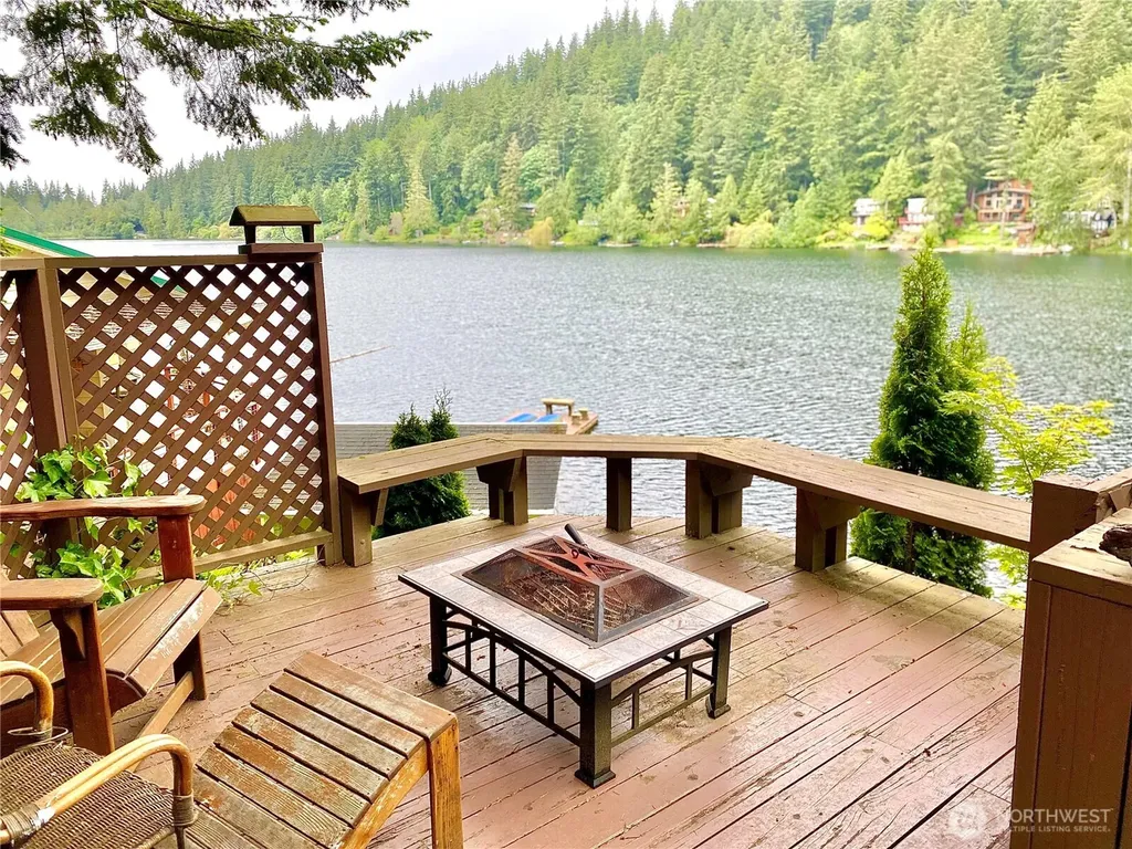 1817 Sleepy Hollow Lane Bellingham WA 98226