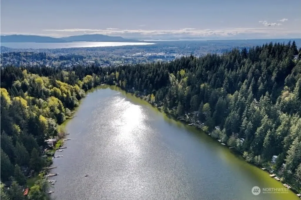 1817 Sleepy Hollow Lane Bellingham WA 98226