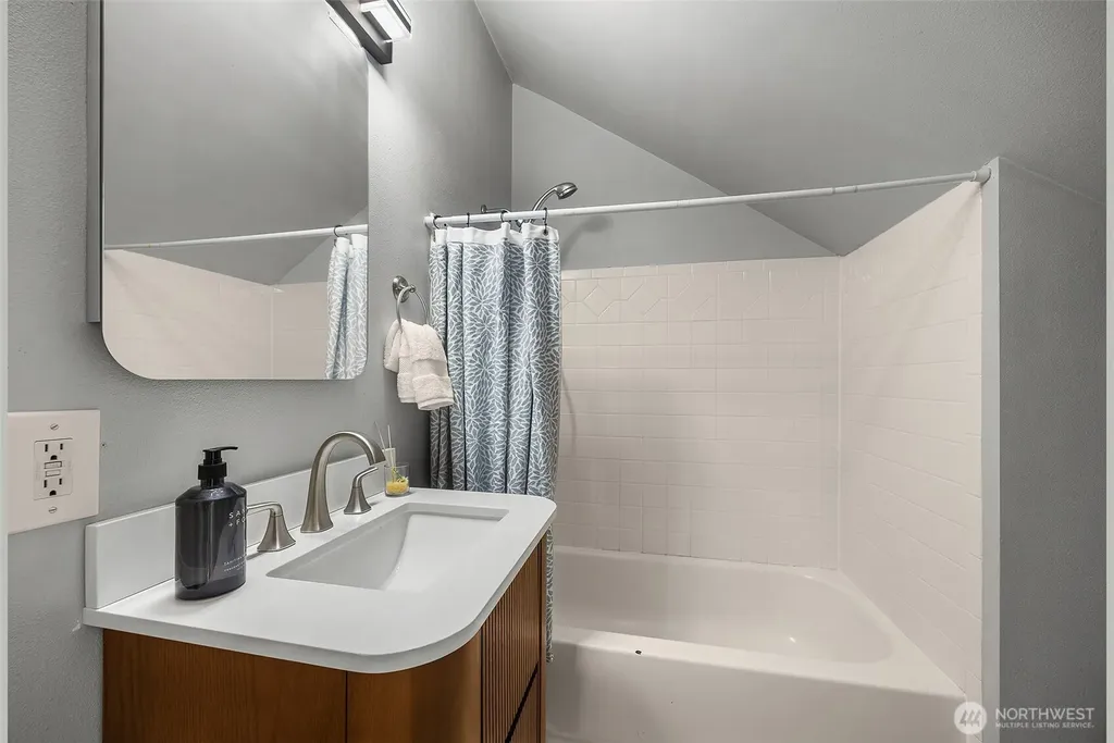 19217 SE 62nd Place Issaquah WA 98027