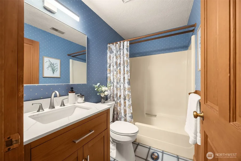 19217 SE 62nd Place Issaquah WA 98027
