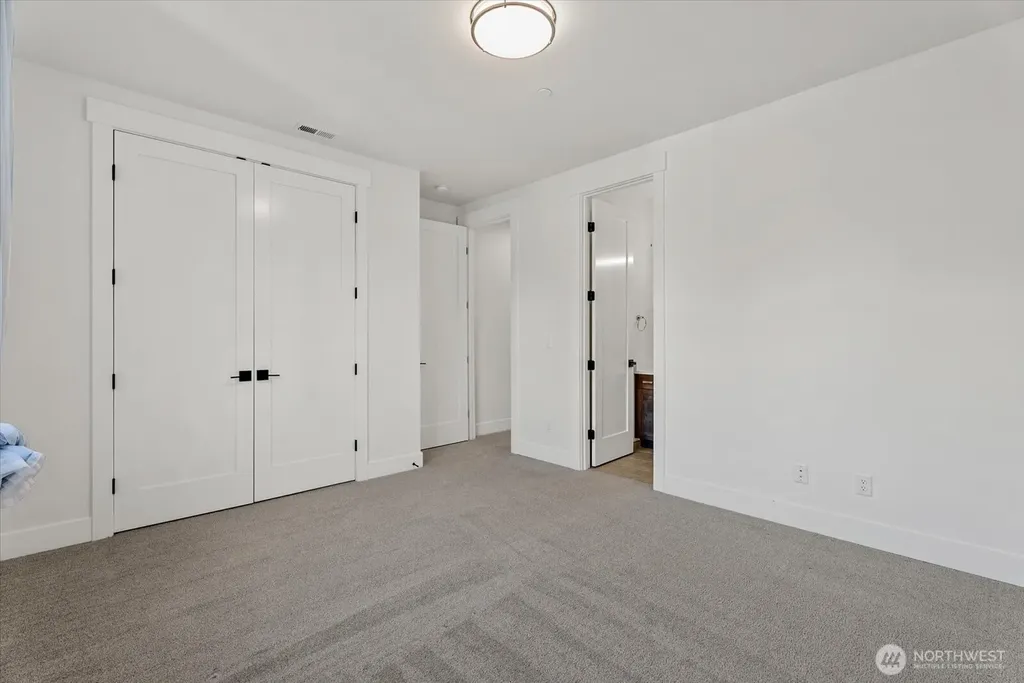 16914 1st Place S Burien WA 98148