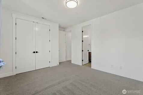16914 1st Place S Burien WA 98148