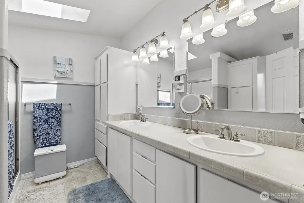 27229 217th Place SE Maple Valley WA 98038