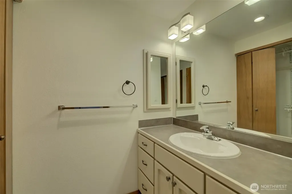 3055 80th Avenue SE Mercer Island WA 98040