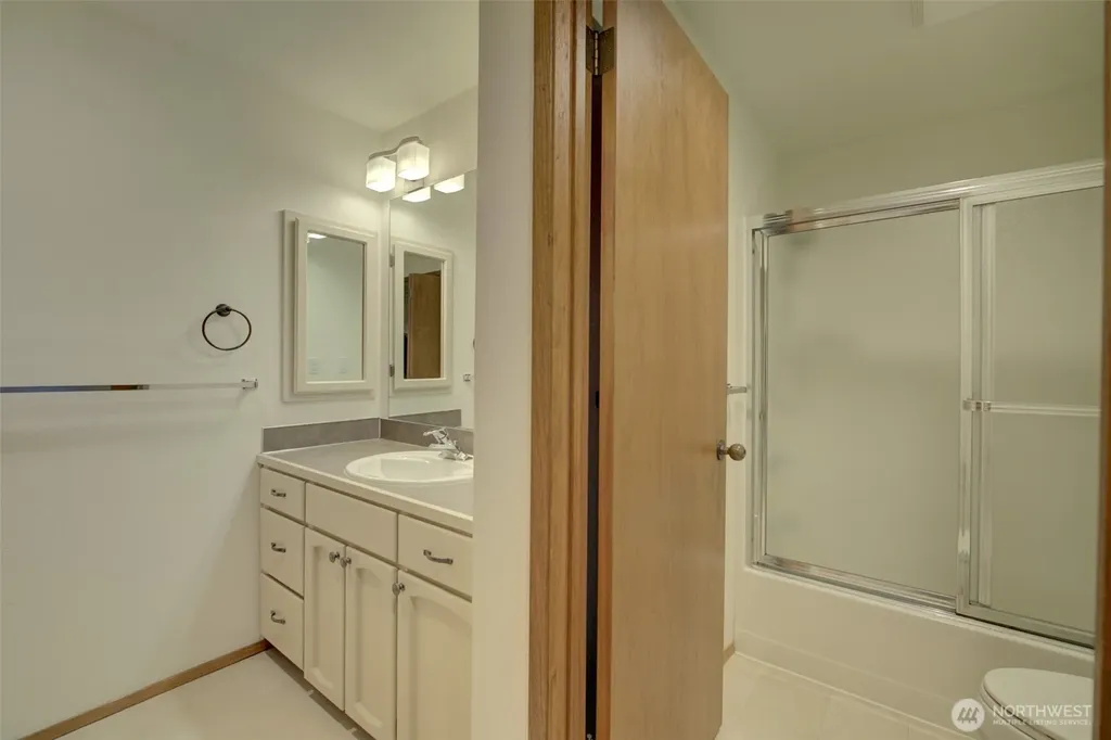 3055 80th Avenue SE Mercer Island WA 98040