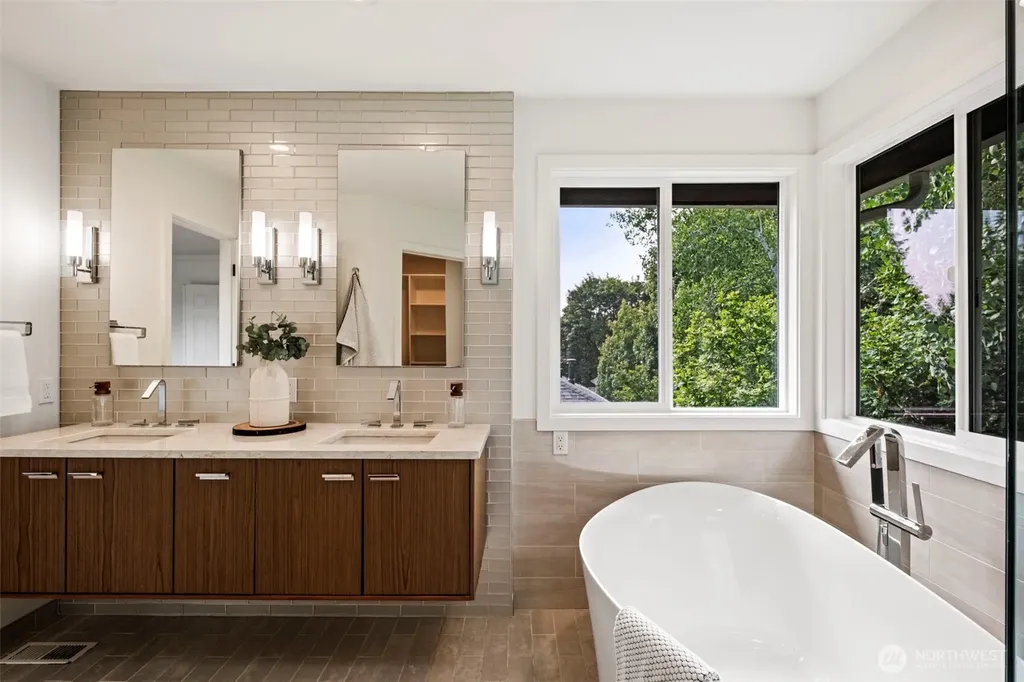10530 NE 119th Place Kirkland WA 98034