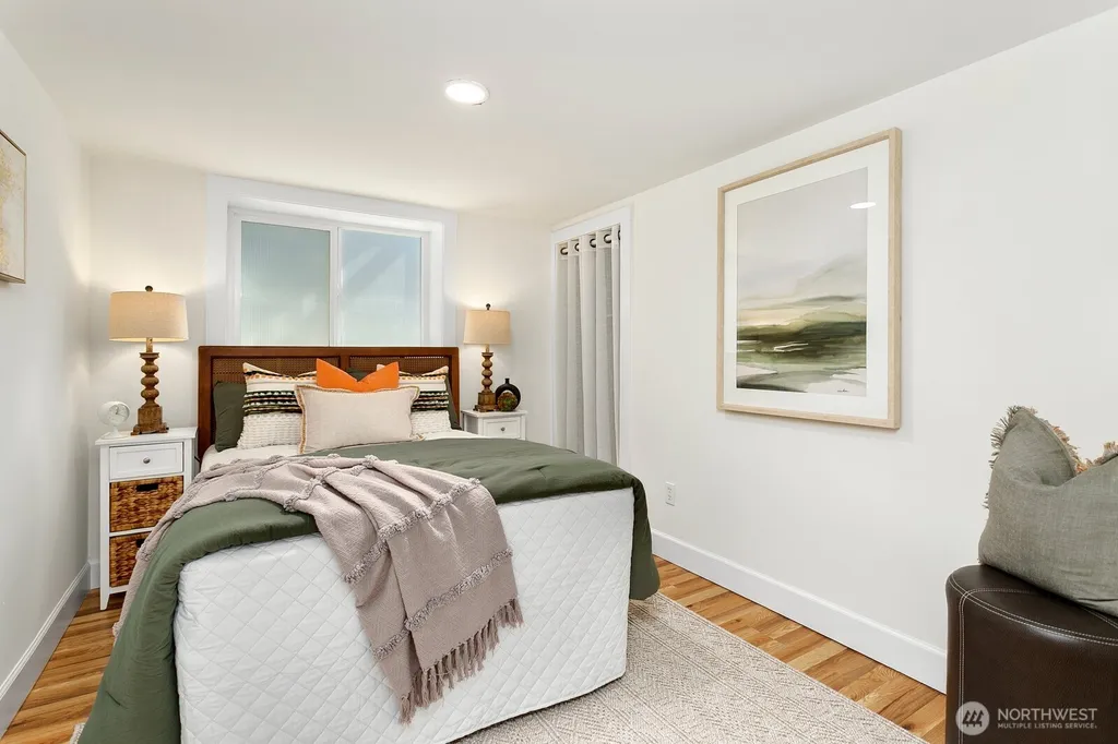 4329 5th Avenue NE Seattle WA 98105