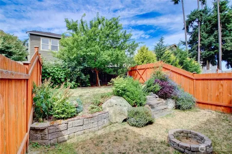 1767 SW Cooper Way Oak Harbor WA 98277
