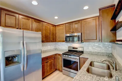 1767 SW Cooper Way Oak Harbor WA 98277