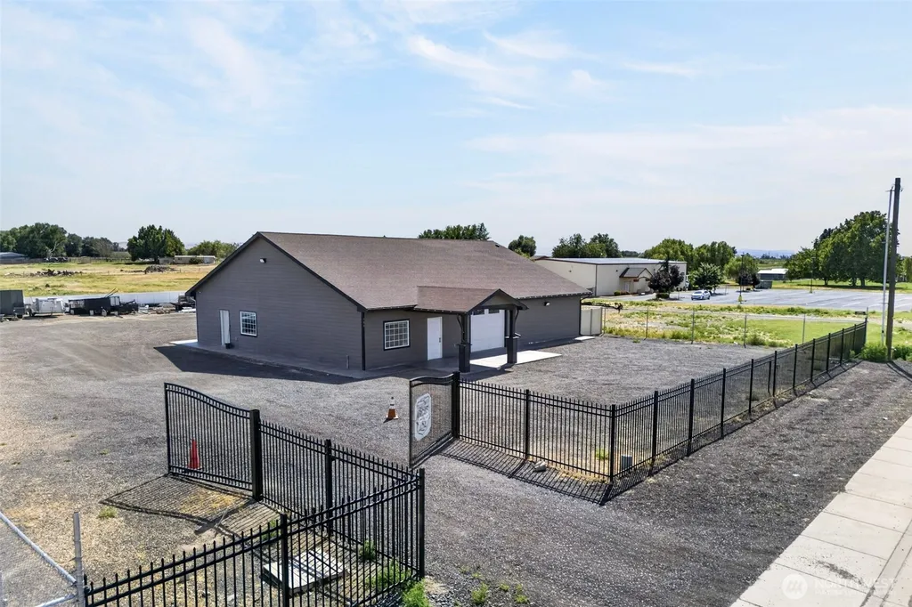 506 E Stover Road Grandview WA 98930