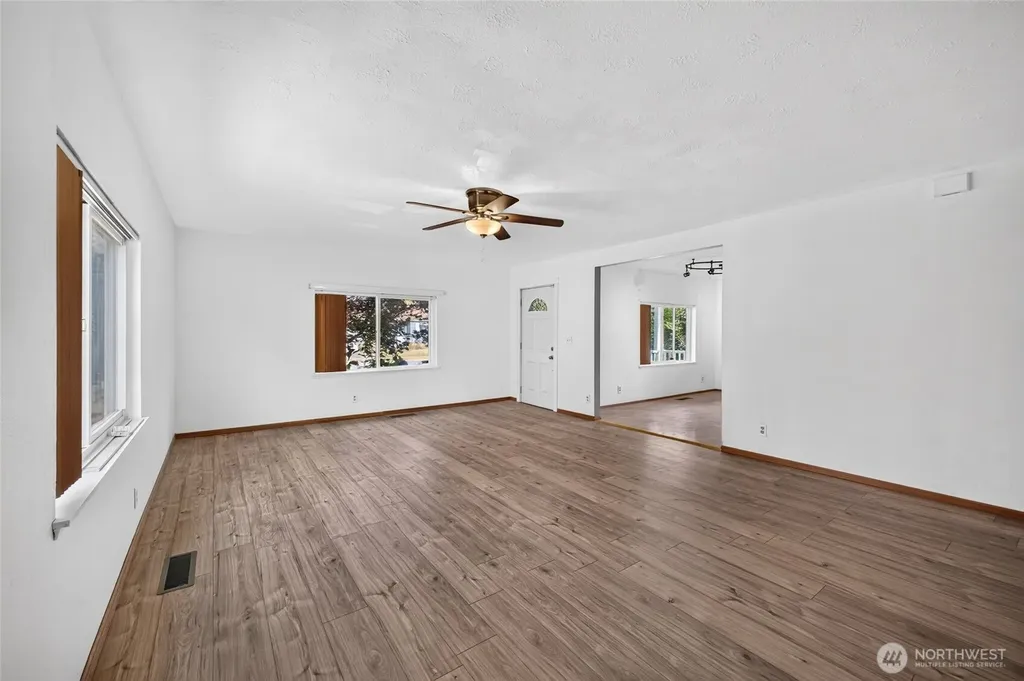 233 Cascade Street Buckley WA 98321