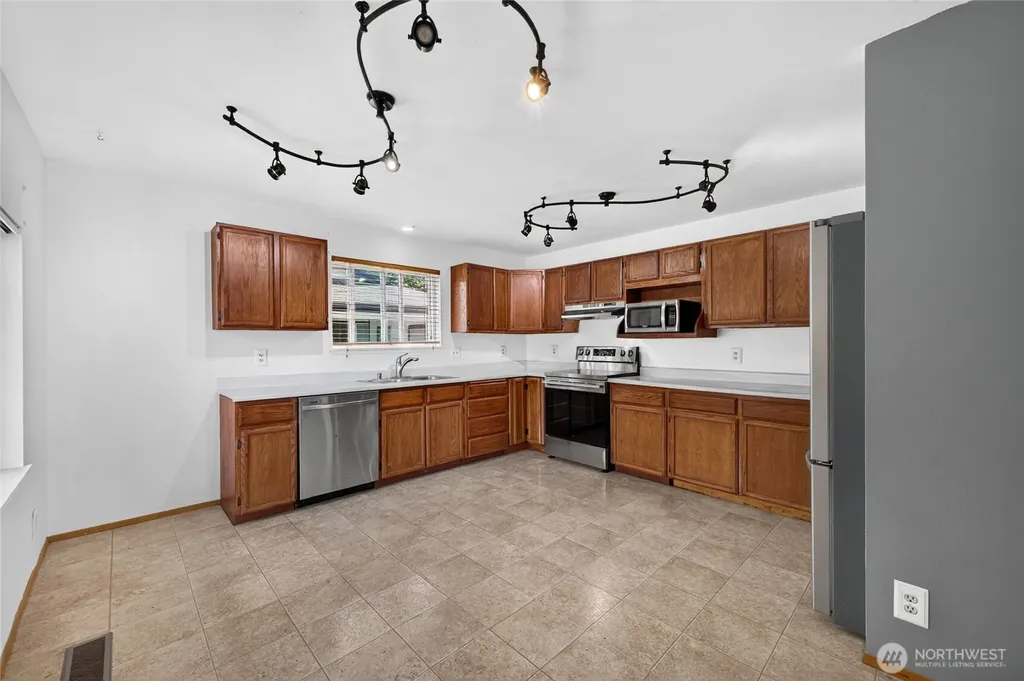 233 Cascade Street Buckley WA 98321