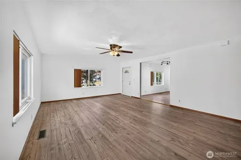 233 Cascade Street Buckley WA 98321
