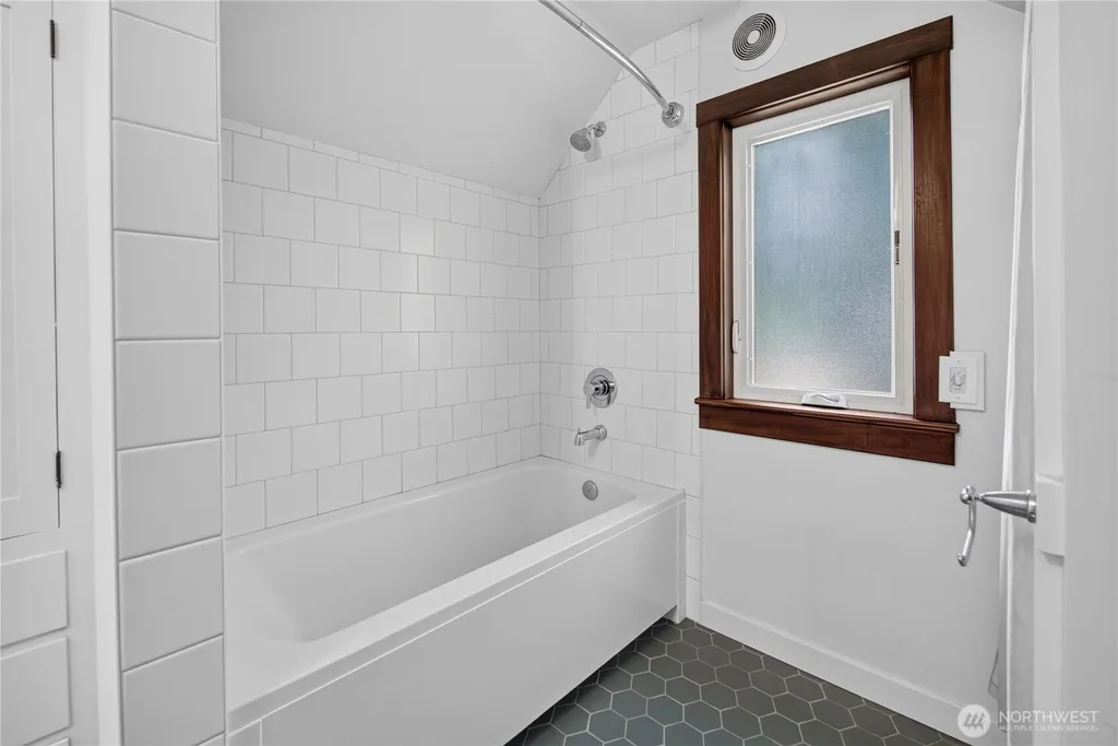 6538 11th Avenue NW Seattle WA 98117