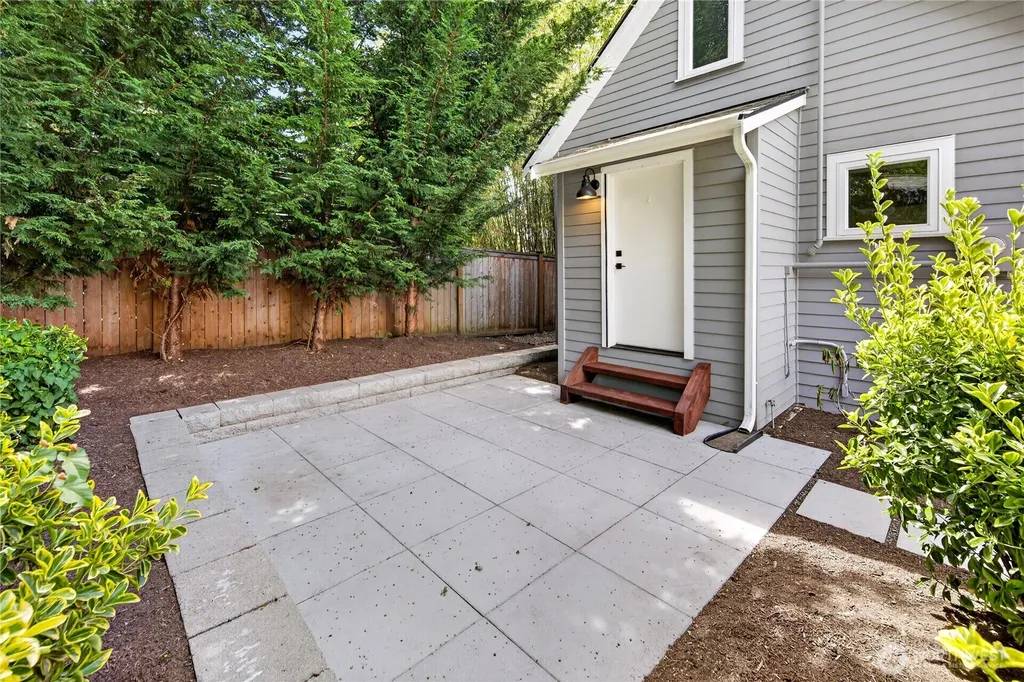 6538 11th Avenue NW Seattle WA 98117
