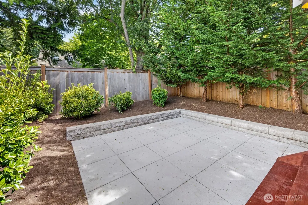 6538 11th Avenue NW Seattle WA 98117