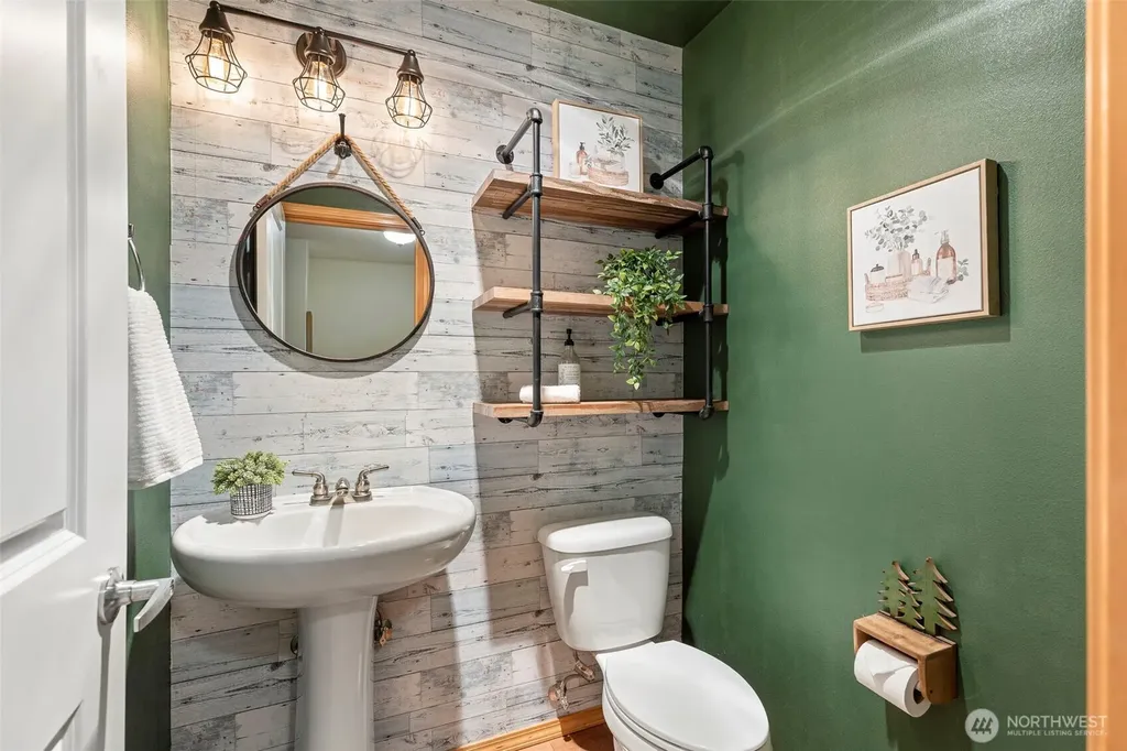 350 NE Ohenry Court Poulsbo WA 98370