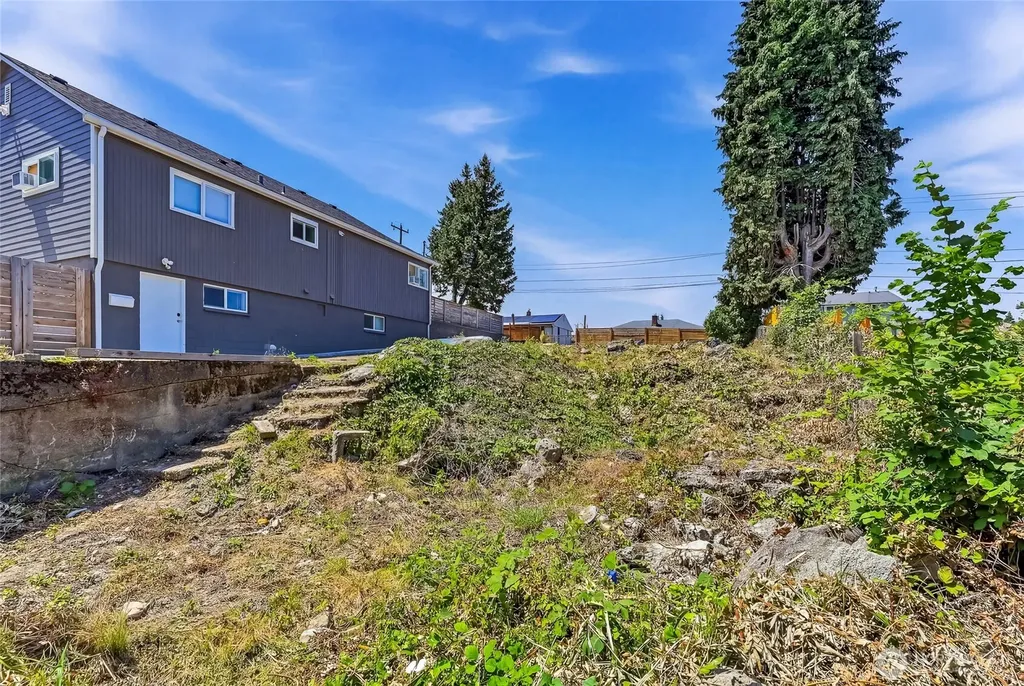 13426 22nd Avenue S Seattle WA 98168