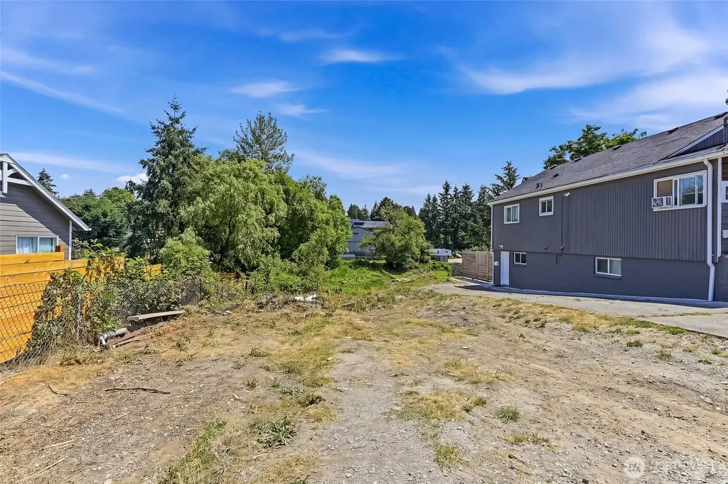 13426 22nd Avenue S Seattle WA 98168