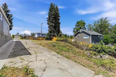 13426 22nd Avenue S Seattle WA 98168
