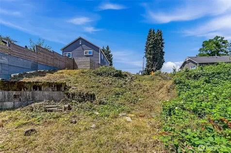 13426 22nd Avenue S Seattle WA 98168