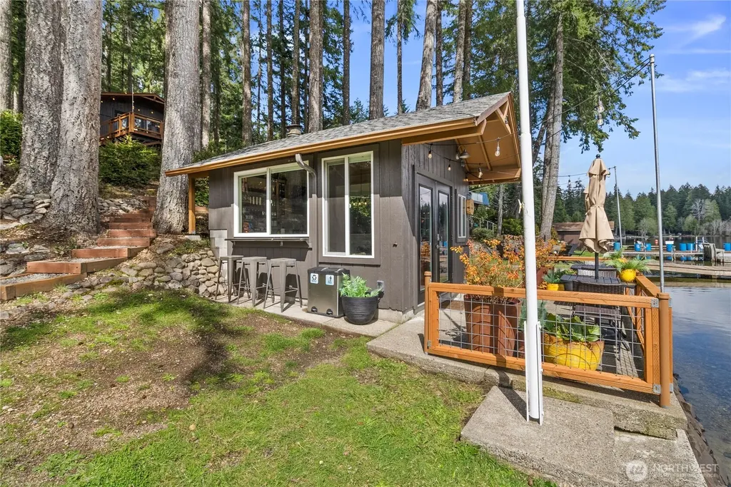 5540 E Mason Lake Drive W Grapeview WA 98546