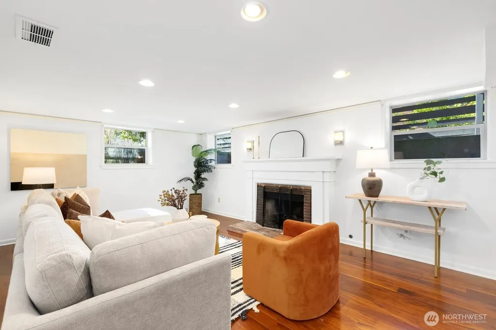 3848 29th Avenue W Seattle WA 98199