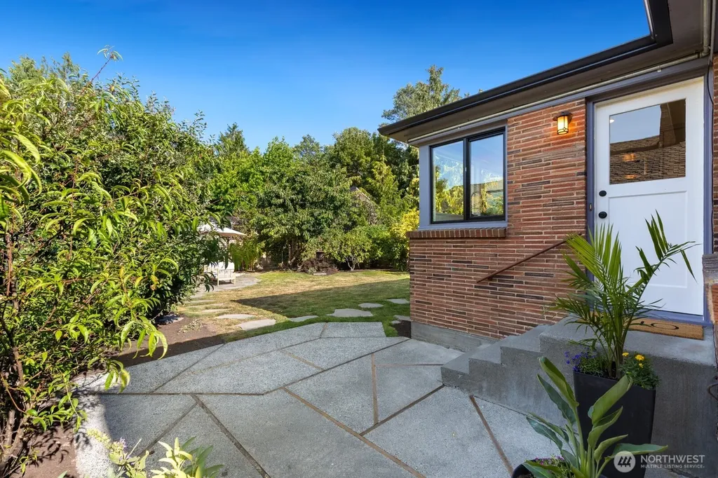 3848 29th Avenue W Seattle WA 98199