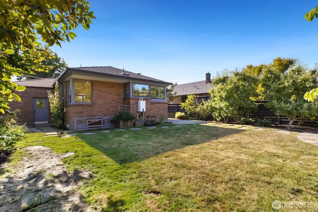 3848 29th Avenue W Seattle WA 98199