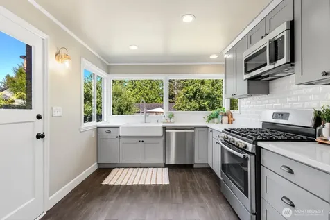 3848 29th Avenue W Seattle WA 98199