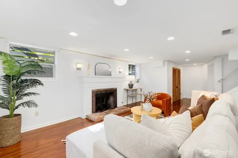 3848 29th Avenue W Seattle WA 98199